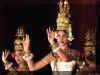 dancersthree2.jpg (147475 bytes)