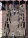 templesteps.jpg (160208 bytes)